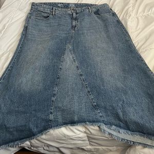 Selling a new Jean skirt, no splits. See sizing in description below.